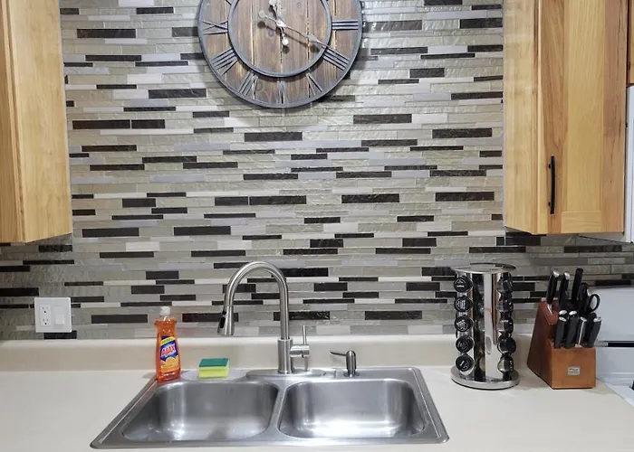 2br Rustic Villa Utica