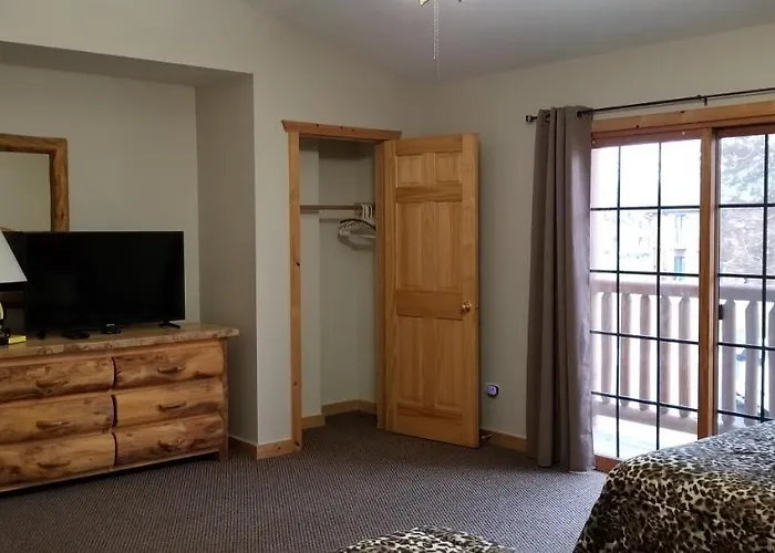 Villa 2br Rustic Utica